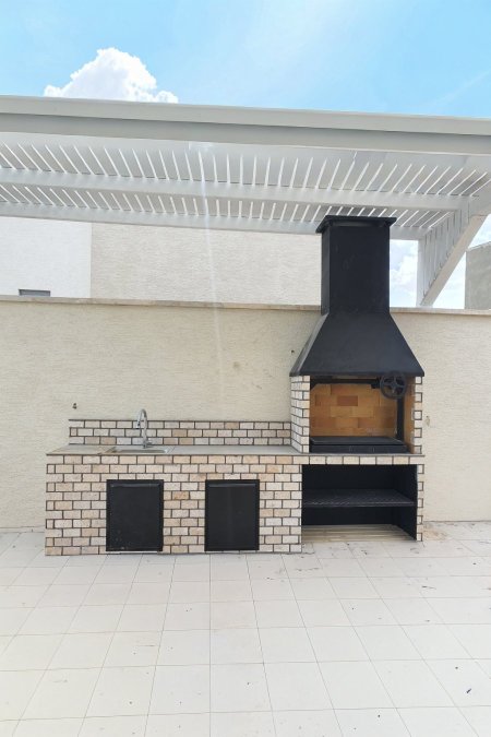 مطبخ خارجي مودرن – شواية مدخنة + مغسلة + خزانين تخزين